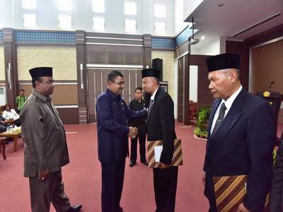 Bupati Aunur Rafiq, Serahkan SK Indrawan Susanto Sebagai Dirut BUP